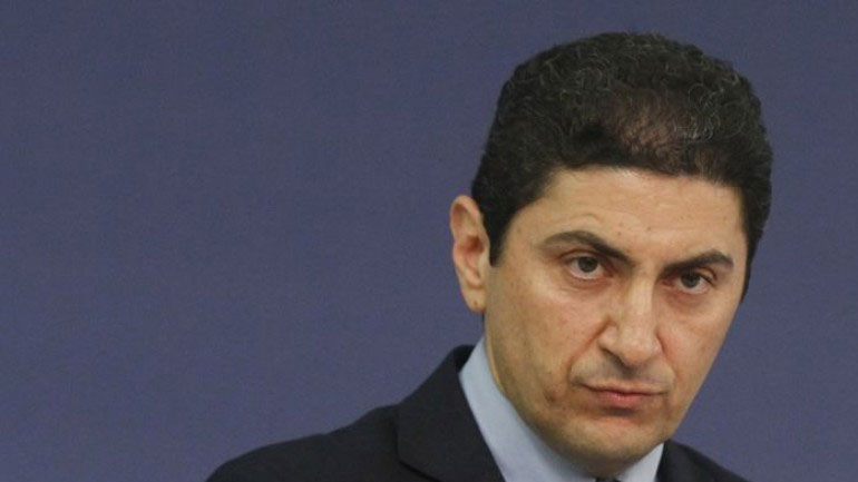 «Η χώρα έχει δύο υπουργούς Εξωτερικών, δύο αρχηγούς, δύο προϋπολογισμούς»