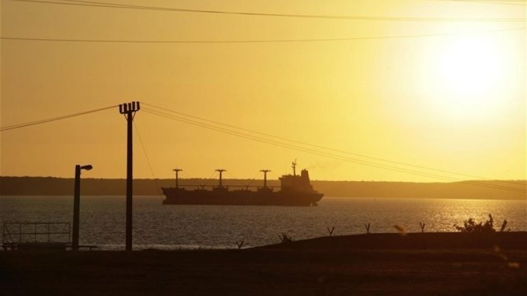 Ρωσία: Σώοι οι οκτώ ναυτικοί μετά τη βύθιση πλοίου στη Μαύρη Θάλασσα