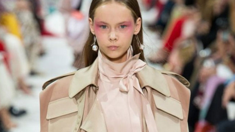 Πώς να συνδυάσετε εφέτος το φθινόπωρο την καπαρντίνα!