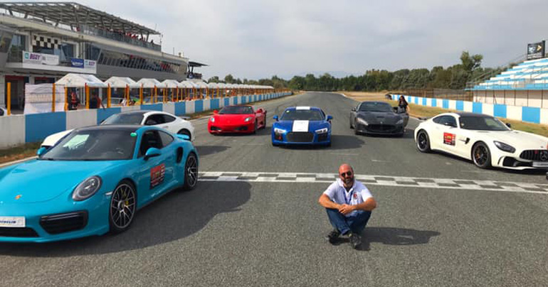 Ο Γιώργος Καραμέρης είναι ο... δαμαστής των αλόγων!