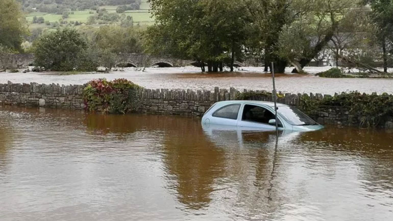 Ανεβαίνει η στάθμη των υδάτων από τις πλημμύρες στη νότια Γαλλία – Τουλάχιστον έξι νεκροί