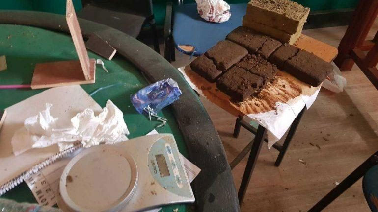 «Καμπάνα» στους δύο κατηγορούμενους για το εργαστήρι ναρκωτικών σε καφενείο της Κρήτης