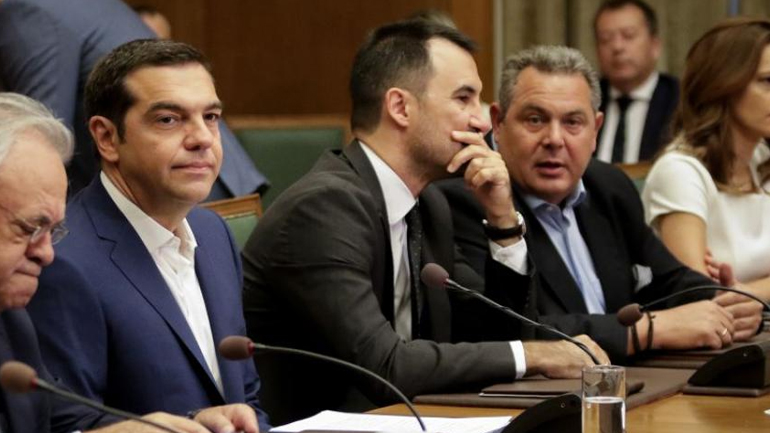 Τσίπρας: Δεσμευτείτε ότι δεν θα ρίξετε την κυβέρνηση