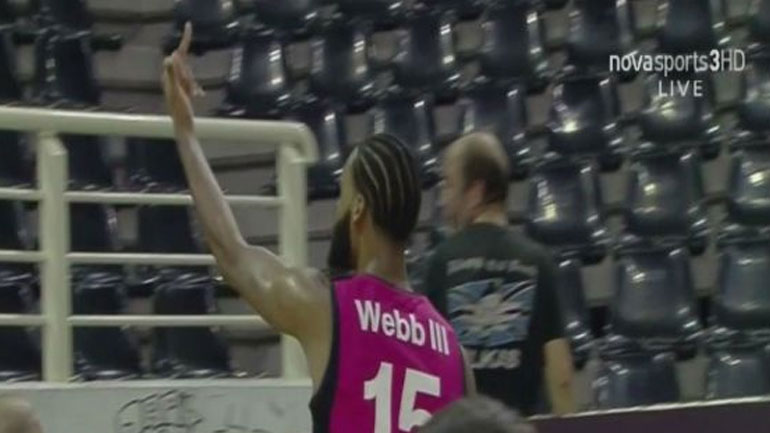 ΠΑΟΚ-Βόννη: Ο Ουέμπ έδειξε το μεσαίο του δάκτυλο στην εξέδρα και αποβλήθηκε