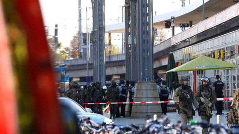 Σύρος με ψυχολογικά προβλήματα ο δράστης της ομηρίας στον σιδηροδρομικό σταθμό της Κολωνίας