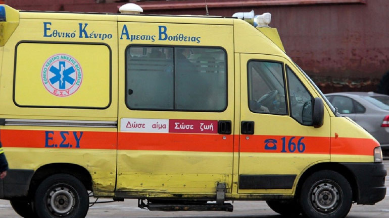 Νεαρή έπεσε στο κενό από τη βεράντα του σπιτιού της