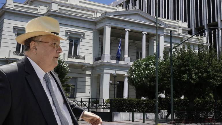 Αποπομπή Νίκου Κοτζιά