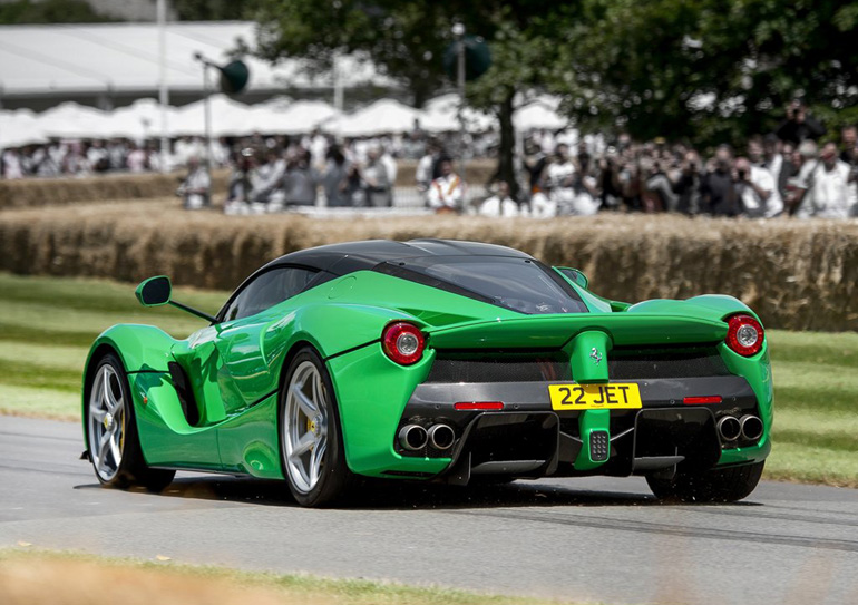 Το απόλυτο hyper car αποδίδει 963 ίππους και έχει τελική 370 χλμ./ώρα