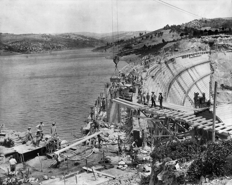 Φωτογραφία από την κατασκευή του φράγματος στις 31.05.1929. (Ιστορικό Αρχείο ΕΥΔΑΠ)