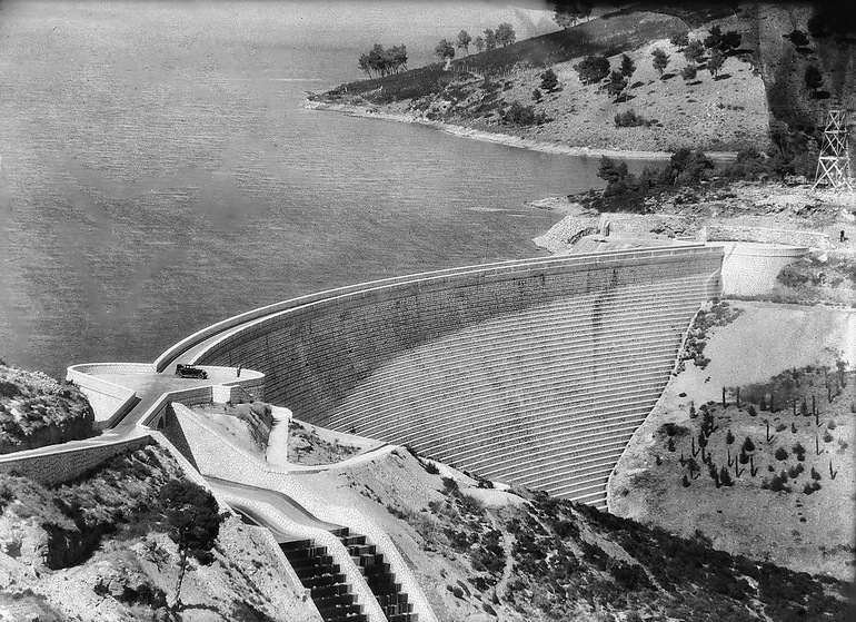 Άποψη του φράγματος και της λίμνης του Μαραθώνα, π. 1929.