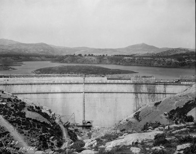 Γενική λήψη του φράγματος και της λίμνης  του Μαραθώνα, 30.04.1929.