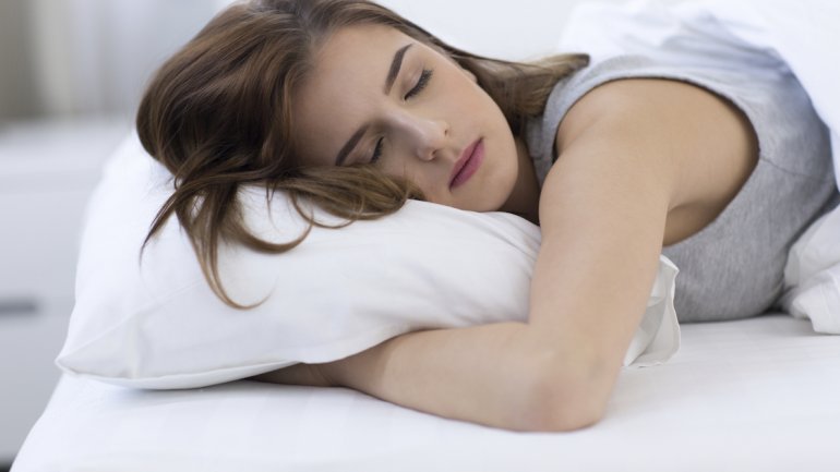 Τα ευρήματα δείχνουν ότι ακόμη και μια σύντομη περίοδος ύπνου μπορεί να βοηθήσει στη βελτίωση των απαντήσεων και της επεξεργασίας πληροφοριών