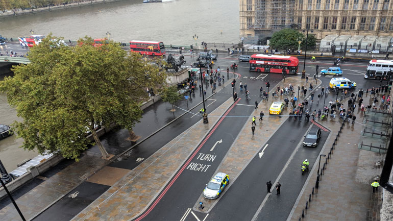 «Ύποπτο» πακέτο εντοπίστηκε στη βρετανική Βουλή «Ύποπτο» πακέτο εντοπίστηκε στη βρετανική Βουλή