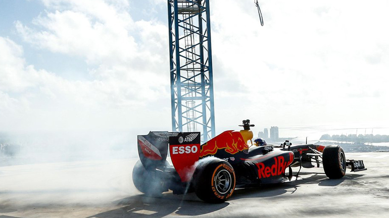 Ντρίφταρε με μονοθέσιο σε ύψος 122 μέτρων!