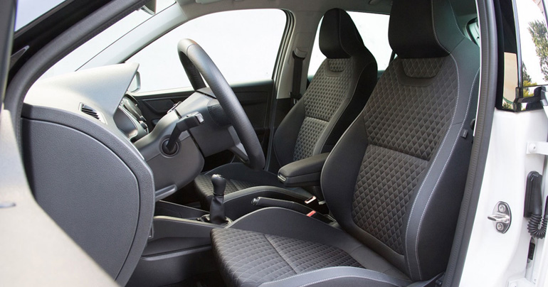 Άνετα και σπορ καθίσματα