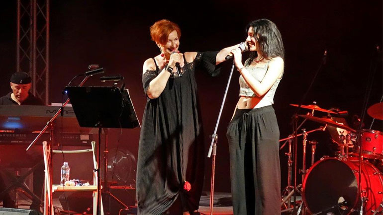 Mε την εξαιρετικά ταλαντούχα κόρη της, Βασιλική Γεραλή