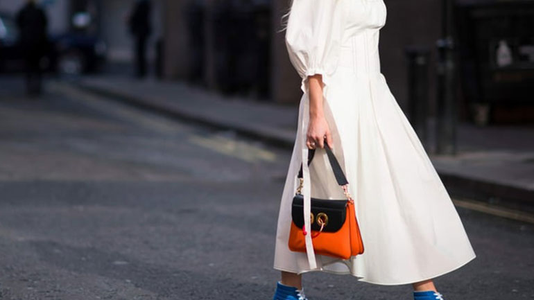 Δείτε πώς να φορέσετε το midi φόρεμα εφέτος το φθινόπωρο και να κλέψετε τις εντυπώσεις!