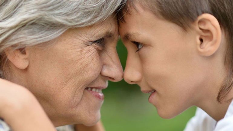 Το κάπνισμα της γιαγιάς επηρεάζει τα εγγόνια
