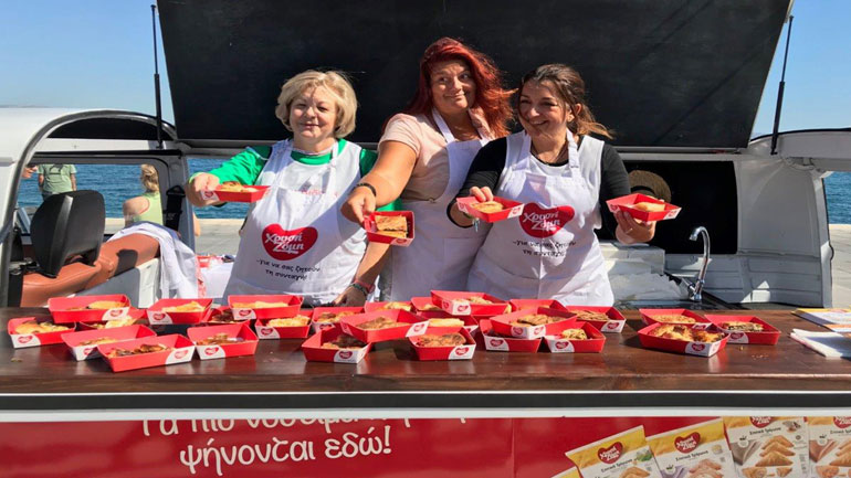 Με φρεσκοψημένα Σπετσιώτικα κεράσματα η Χρυσή Ζύμη για δεύτερη χρονιά στο Spetses Mini Marathon