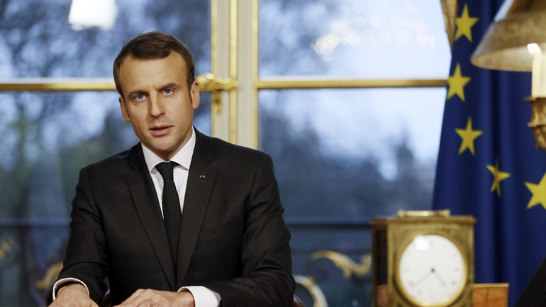 Μακρόν: «Fake news» τα περί βίζας στους Βρετανούς επισκέπτες