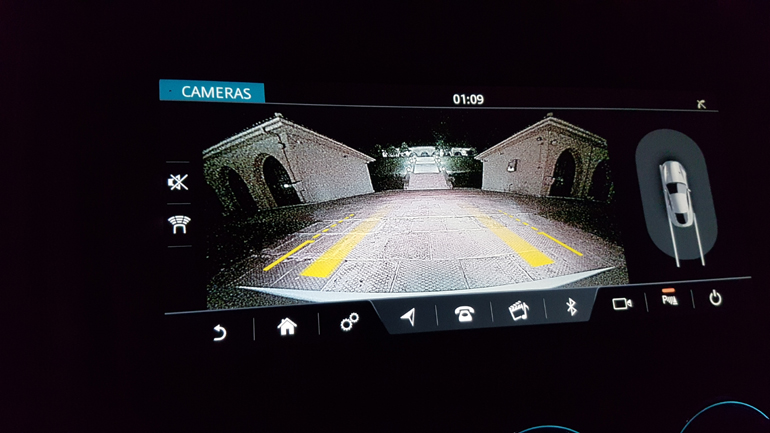 Η κάμερας οπισθοπορίας έχει ακόμα και αυτή, πολύ καλή... απόδοση