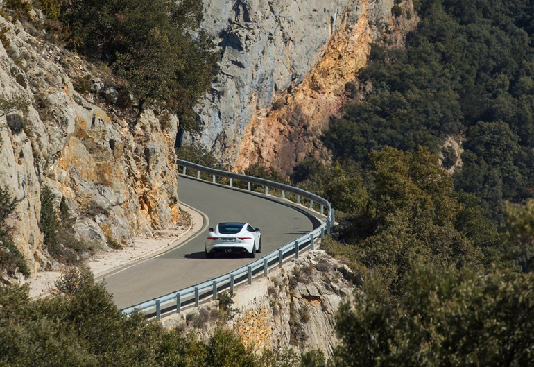 Με ένα τέτοιο αυτοκίνητο ξεχνάς την καθημερινότητα...