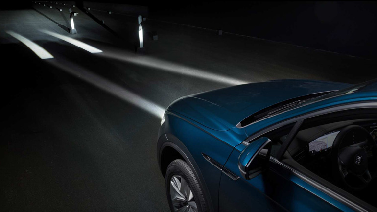 Εντυπωσιακά φώτα με σήματα και σύμβολα από τη Volkswagen