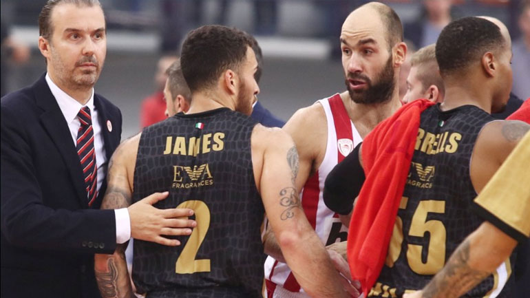 Ένταση στο ΣΕΦ με τον Μαικ Τζέιμς