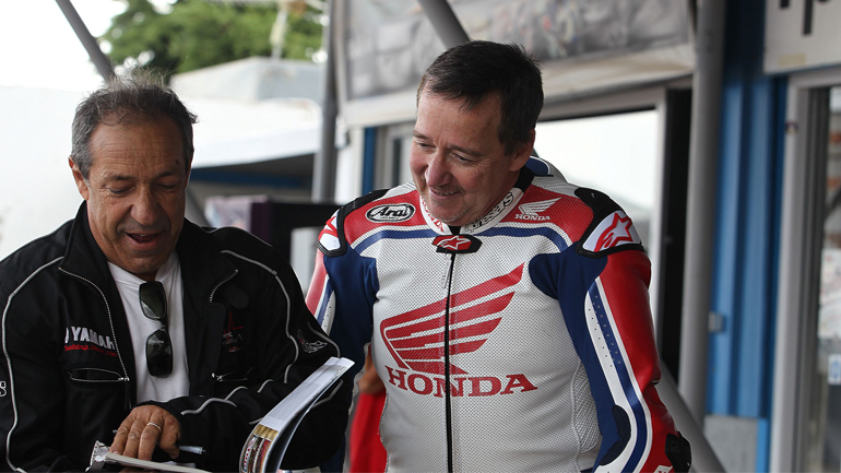 Συγκινητική η συνάντησή του με τον δικό μας θρύλο Δημήτρη «Doberman» Παπανδρέου, είχαν πολλά να θυμηθούν από τους αγώνες που έκαναν παρέα σε Ριέκα και Κιαλάμι τη δεκαετία του ‘80