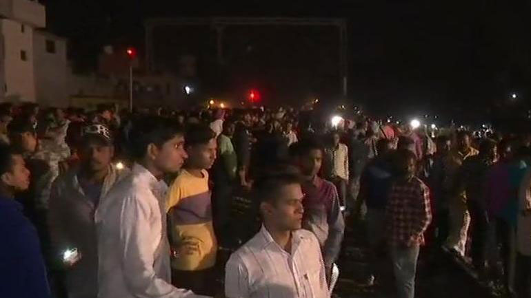 Τραγικό δυστύχημα στην Ινδία: Τρένο παρέσυρε στον θάνατο δεκάδες ανθρώπους