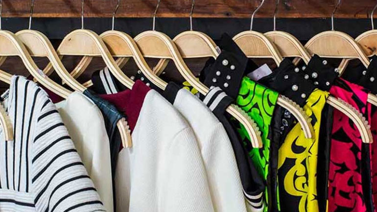 Τρεις τρόποι για να κρατήσετε τον σκόρο μακριά από τα ρούχα σας