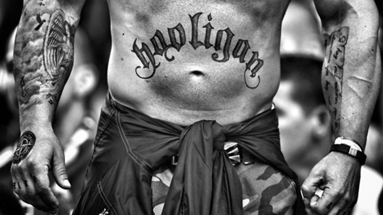 Συνέντευξη με έναν χούλιγκαν (παρωδία)