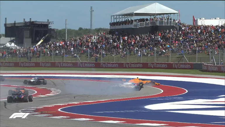 Είχε απρόοπτα μαζί και εγκαταλείψεις λίγο μετά την εκκίνηση του αμερικανικού γκραν πρι