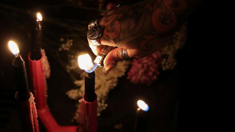 ΗΠΑ: Μάγισσες στη Νέα Υόρκη καταράστηκαν τον Κάβανο σε τελετή που μεταδόθηκε ζωντανά από το Facebook ΗΠΑ: Μάγισσες στη Νέα Υόρκη καταράστηκαν τον Κάβανο σε τελετή που μεταδόθηκε ζωντανά από το Facebook