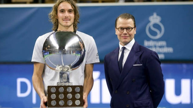 Να κλείσει τ’ αφτιά του