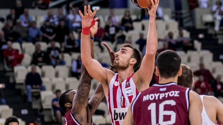 Ξέσπασε και επικεντρώνεται στην Μακάμπι ο Ολυμπιακός