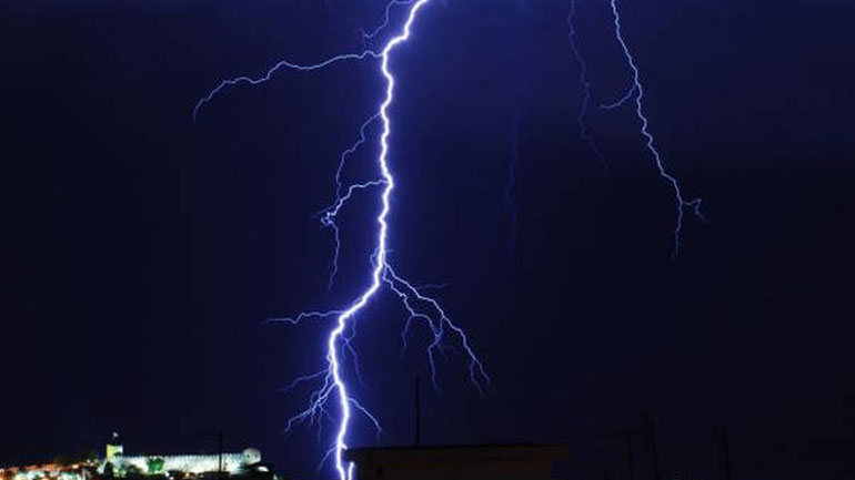 Πάνω από 20.000 κεραυνούς έχει προκαλέσει έως τώρα ο «Ορέστης» μεταξύ νότιας Ιταλίας και Ελλάδας