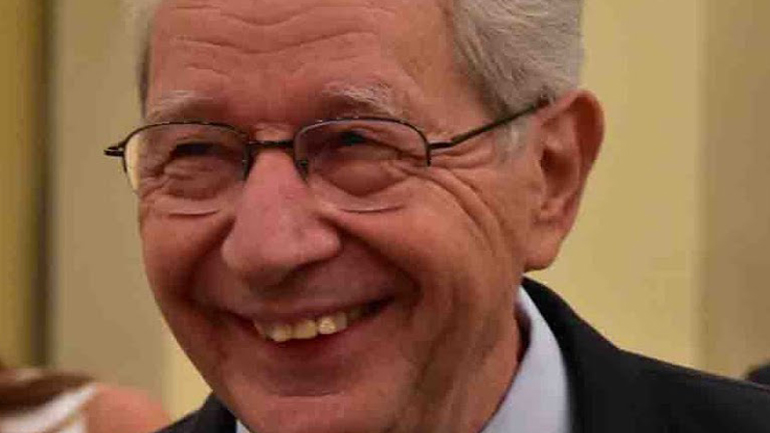 O Βάλτερ Πούχνερ στο Θέατρο Θησείον