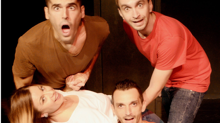 «Επείγοντα περιστατικά: Εχθροί εξ’ αίματος – βιολογικός μετανάστης», στο Έαρ Βικτώρια