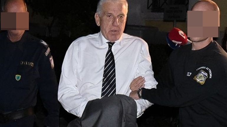 «Τουϊτέρατα» – Το πάρτι στο Twitter για την προφυλάκιση Παπαντωνίου