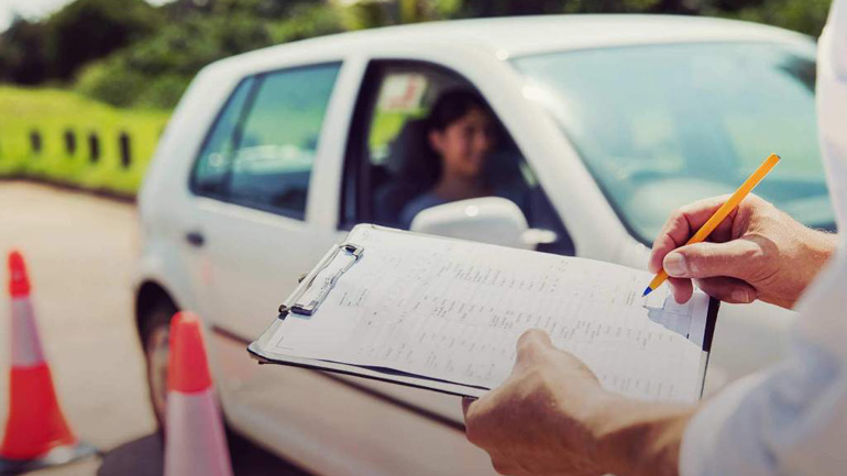 Ξευτιλίζουν τους υποψήφιους οδηγούς…