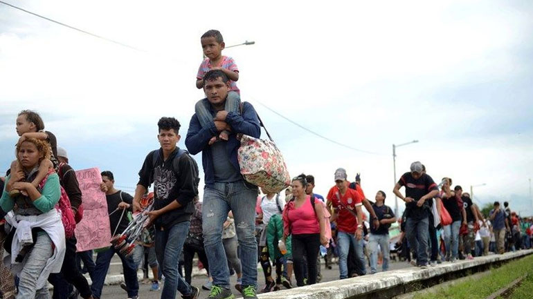 Ο πρόεδρος της Ονδούρας υπόσχεται δουλειά στους συμπατριώτες του από το «καραβάνι» μεταναστών