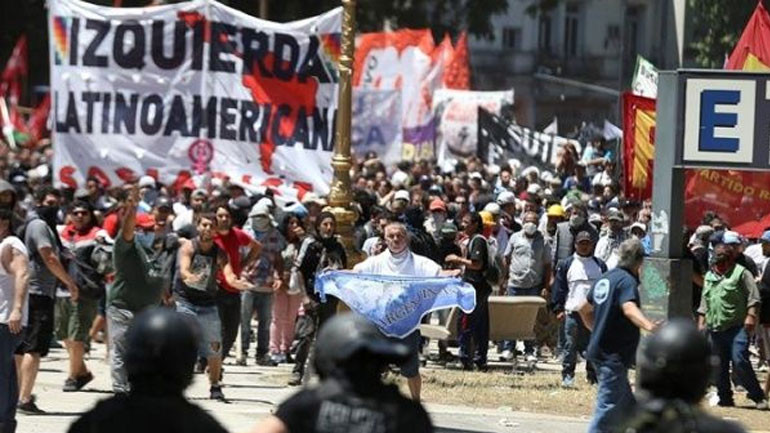 Αργεντινή: Η αστυνομία έκανε χρήση πλαστικών σφαιρών εναντίον διαδηλωτών