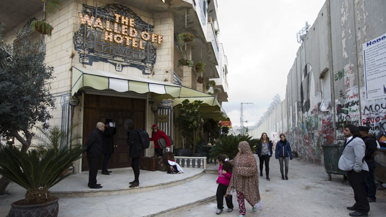 Τη «χειρότερη θέα στον κόσμο» έχει…το ξενοδοχείο του Banksy στη Δυτική Όχθη
