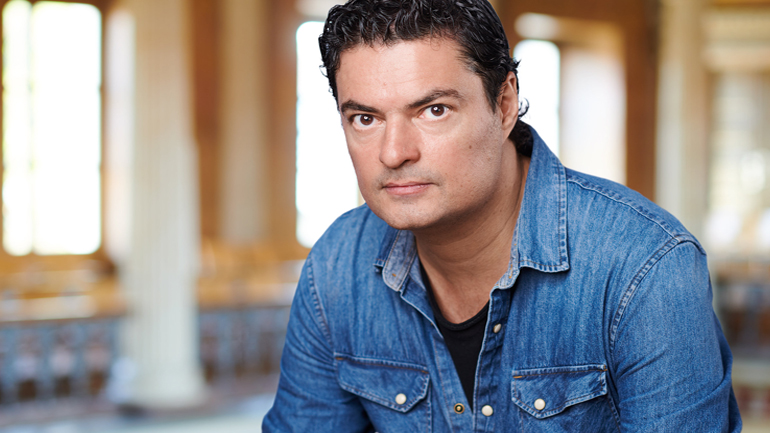 O Γιώργος Πέτρου, καλλιτεχνικός διευθυντής στο ιστορικό Διεθνές Φεστιβάλ Χαίντελ