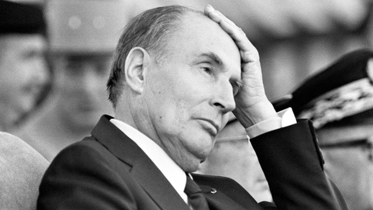 Ένα μικρό μέρος της βιβλιοθήκης του Φρανσουά Μιτεράν βγαίνει στο σφυρί