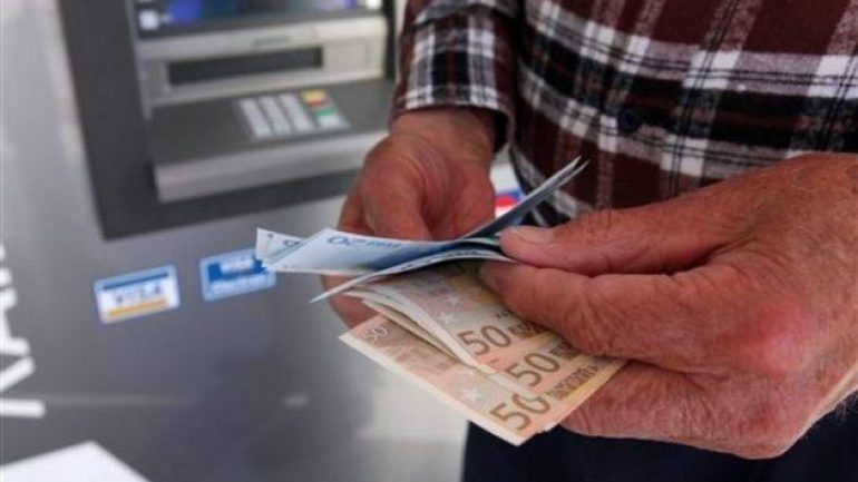 Tραγική η εικόνα των αμοιβών – Κάτω από 450 ευρώ οι περισσότεροι Έλληνες