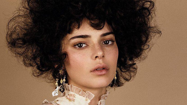 Θύελλα αντιδράσεων με το afro hair look της Kendall Jenner στη «Vogue»!