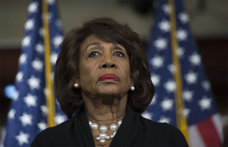 Η Maxine Waters
