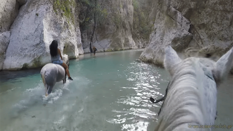 Ιππασία στα νερά του Αχέροντα